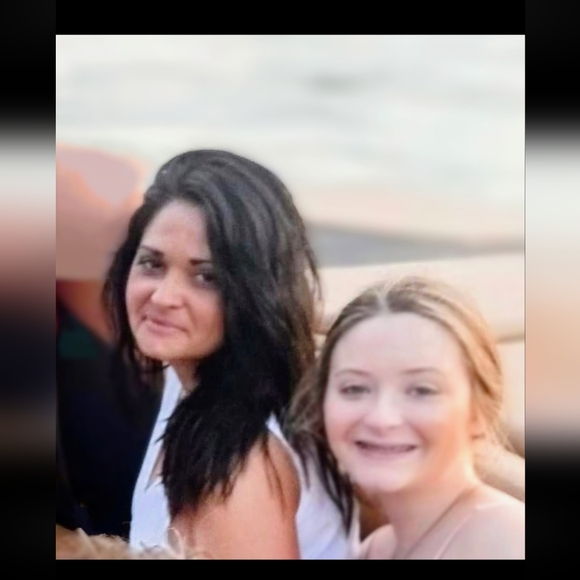 Meet your Posher, Tori - Picture 3 of 4